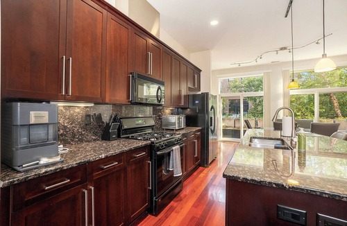 Dahlman House | Luxury Old Market 3-Bed Retreat + Rooftop & Garage