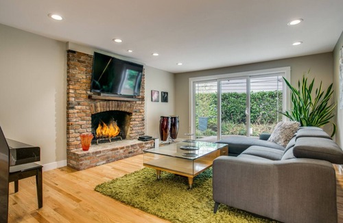 Mercer Island House | Luxury on Mercer Island bus to Seattle or Bellevue