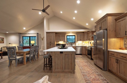 Victor House | Luxury Residential Home on 2.5 Acres w/Views, A/C, Garage, & New Hot Tub!