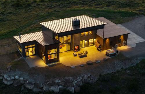 Tetonia House | Luxury Retreat Epic Views & Hot Tub