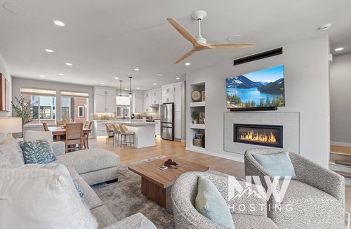Coeur d'Alene House | Luxury River-View Exec Stay – 90+ Days