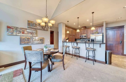 Coeur d'Alene Apartment | Luxury Riverstone Condo with Patio and Rooftop BBQ
