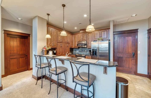 Coeur d'Alene Apartment | Luxury Riverstone Condo with Patio and Rooftop BBQ