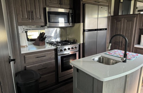 St. Anthony House | Luxury RV in Saint Anthony near the Sand Dunes and Yellowstone
