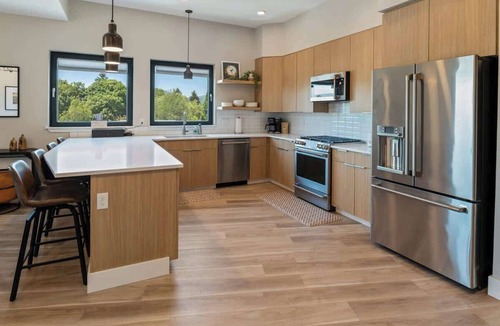 Sandpoint Condo | Luxury Sandpoint Escape w/Rooftop Spa | Downtown