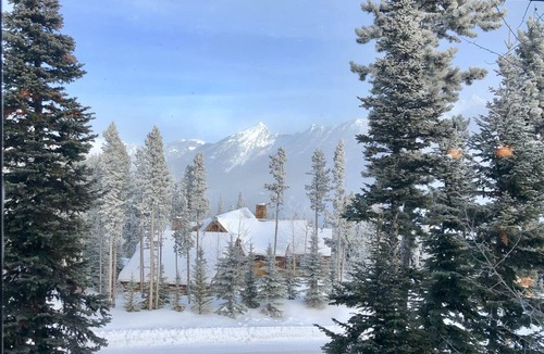 Big Sky Condo | Luxury Ski-in/Out Cowboy Heaven Condo, Stunning Scenery Peaks to Valley views