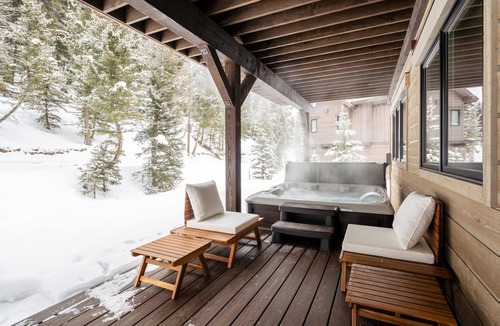 Spanish Peaks House | Luxury Ski-In/Ski-Out Mountain Home with Hot Tub! WiFi!