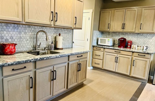Trail Apartment | Luxury studio in the private hillside of Trail. Wi-Fi & Pet Friendly!