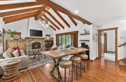 Tamarack Cottage | Luxury Tamarack Cottage | Ski-In/Ski-Out | Hot Tub | Walk to Village