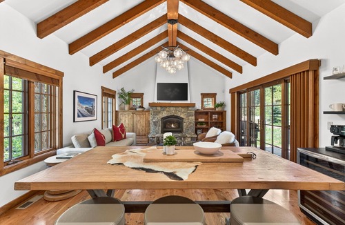 Tamarack Cottage | Luxury Tamarack Cottage | Ski-In/Ski-Out | Hot Tub | Walk to Village