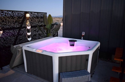 Valle Cabin | Luxury Tiny House with Private Hot Tub Access at the Grand Canyon