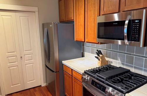 Downtown Seattle Condo | Luxury Waterfront Condo - Steps to Pike Place, Top Floor, Views, AC & EV Parking