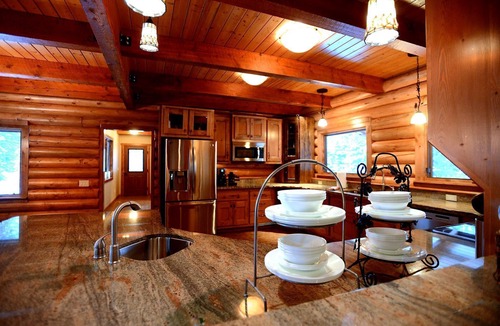 Whitefish House | Luxury Whitefish & Glacier Log Lodge Hot Tub 2 King Suites Firepit & Yard