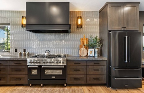 Dundee House | Luxury Wine Estate, Hot Tub & Game Room
