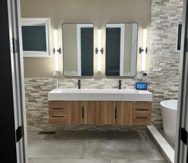 North Center House | Lyons' Suite