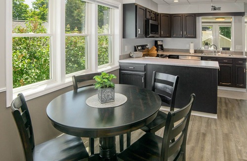 Frankfort House | M22 Rentals Premier Home - 3 blocks to Lake Michigan!nn2025 Calendar is OPEN!