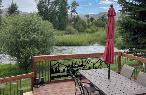 Mackay Cabin | Mackay Bunkhouse - Beautiful home with large deck right on the Big Lost River