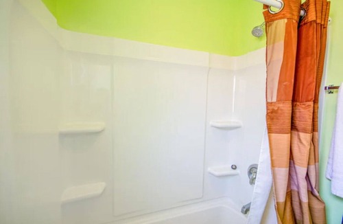 Macon Hotel | Macon Comfort Haven | Fresh, Bright Spaces | Free Parking & Wi-Fi