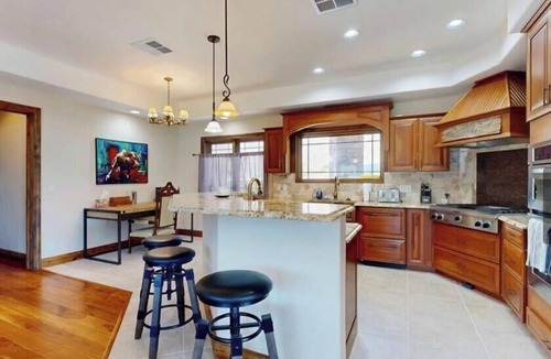 Big Sky House | Madison Bend River House -TOP FLOOR-