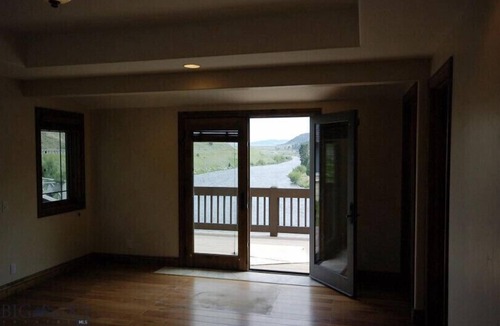 Big Sky House | Madison Bend River House -TOP FLOOR-