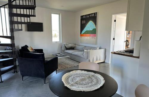 Shining Mountains House | Madison Valley Vista Designer Suite