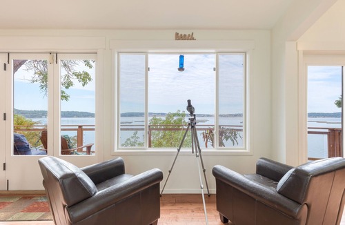 Coupeville House | Madrona Beach House by AvantStay | Waterfront Home