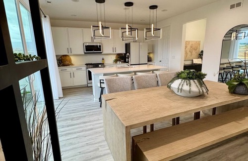 Salem House | Magical Mountain-View Retreat SwimSpa-Hot Tub , Fire pit & Cozy Living Spaces