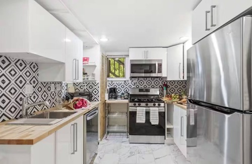Southeast Magnolia House | Magnolia View Home ~ In The Heart Of Seattle