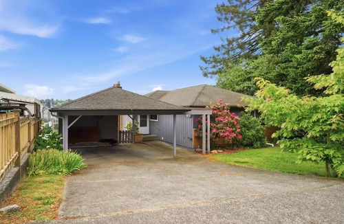 Southeast Magnolia House | Magnolia View Home ~ In The Heart Of Seattle