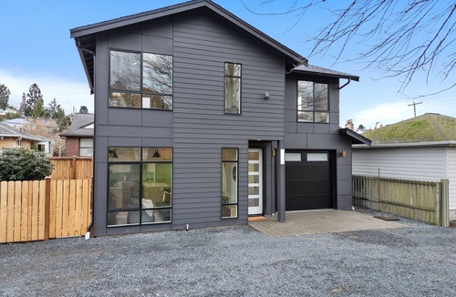 Southeast Magnolia House | Magnolia Village Retreat Walkable 2 Bedroom Home