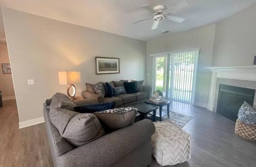 Bettendorf Apartment | Main Floor 2 Bedroom Condo in Bettendorf