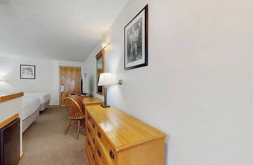 West End Cabin | Main St. studio - pool & hot tub - walk to lifts, dog-friendly, third floor