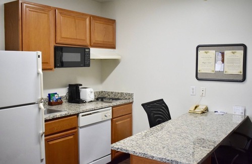 Cedar Rapids Hotel | MainStay Suites Cedar Rapids North - Marion