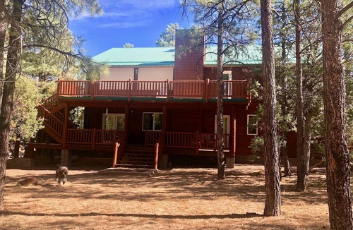 Sierra Pines Cabin | Majestic Mountain Getaway - Jenson's TreeHouse, a Spacious Cabin Retreat.