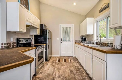 Brooklyn Cabin | Make Memories with Lake Days & Bonfire Nights