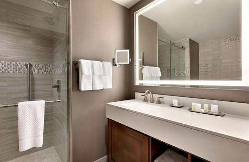 Berkeley Heights Hotel | Make Your Trip More Enjoyable! Pool, Parking, Pets Allowed, Free Breakfast!