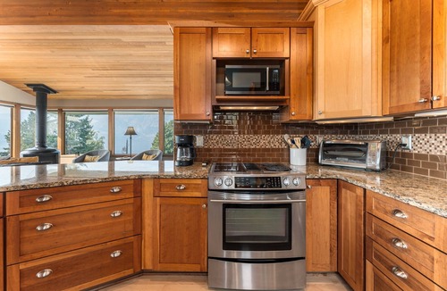 Willow Point House | Manson 3BR Lake Chelan View