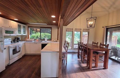 Point Roberts House | Maple Avenue Retreat - Large Patio Space and Lawn