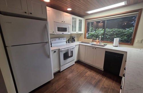 Point Roberts House | Maple Avenue Retreat - Large Patio Space and Lawn