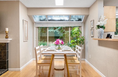 Redmond House | # Marbella Lane - Cozy Forest Cabin Min from DWNTN