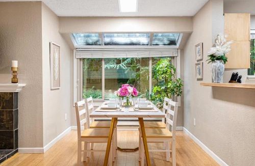 Redmond House | Marbella Lane - Cozy Forest Cabin Min from DWNTN