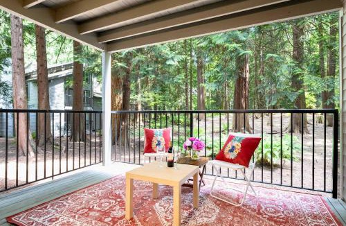 Redmond House | Marbella Lane - Cozy Forest Cabin Min from DWNTN