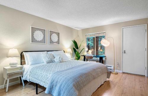 Redmond House | Marbella Lane - Cozy Forest Cabin Min from DWNTN