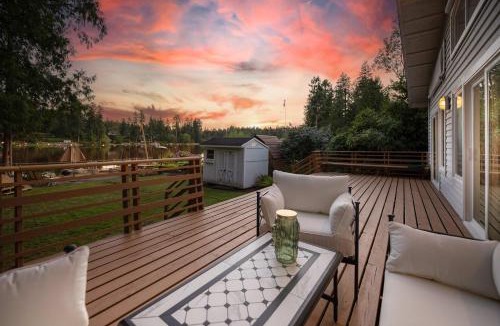 Maple Heights-Lake Desire House | Marbella Lane - Hidden Gem on Scenic Shady Lake