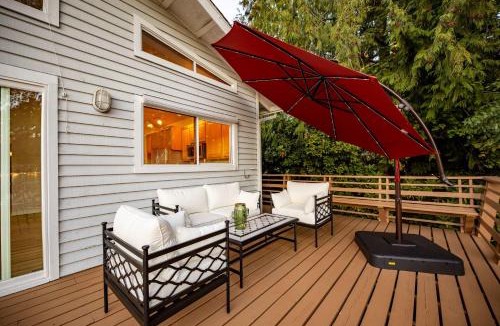 Maple Heights-Lake Desire House | Marbella Lane - Hidden Gem on Scenic Shady Lake