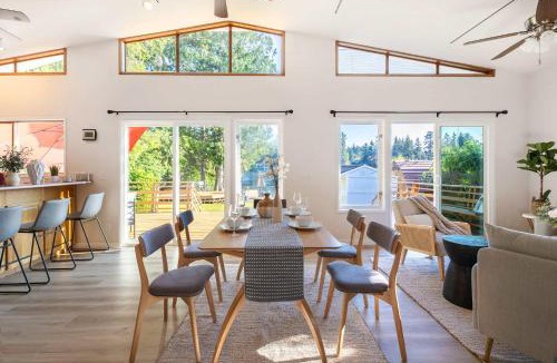 Maple Heights-Lake Desire House | Marbella Lane - Hidden Gem on Scenic Shady Lake