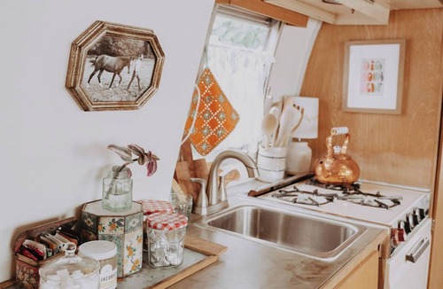 Foster - Powell House | Margaux · 1967 Airstream · Garden Glamping · PDX