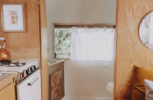 Foster - Powell House | Margaux · 1967 Airstream · Garden Glamping · PDX