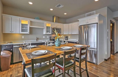 Wapato Point Condo | Marina's Edge Condo - Pool & Spas - Marina -Town!