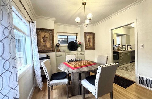 University Park House | Marvelous 4-bedroom house in Portland perfect for your getaway